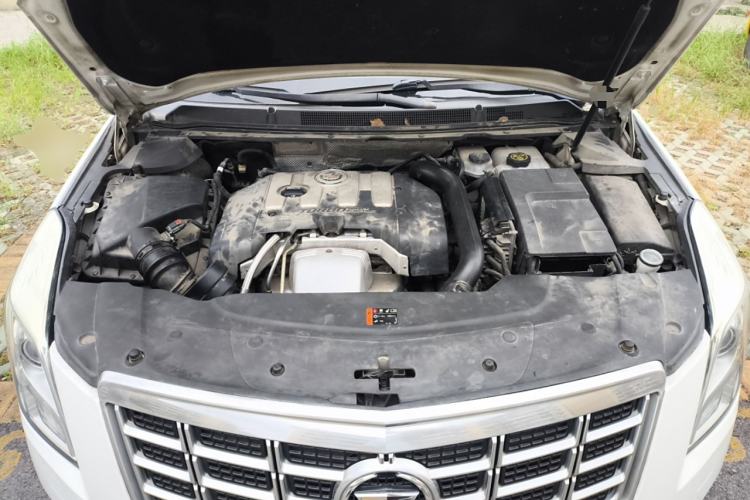 Used Cadillac XTS 2013 28T Luxury Model Engine Bay