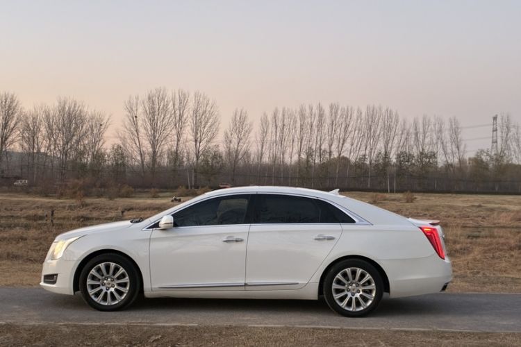Used Cadillac XTS 2013 28T Comfort Model Exterior 8