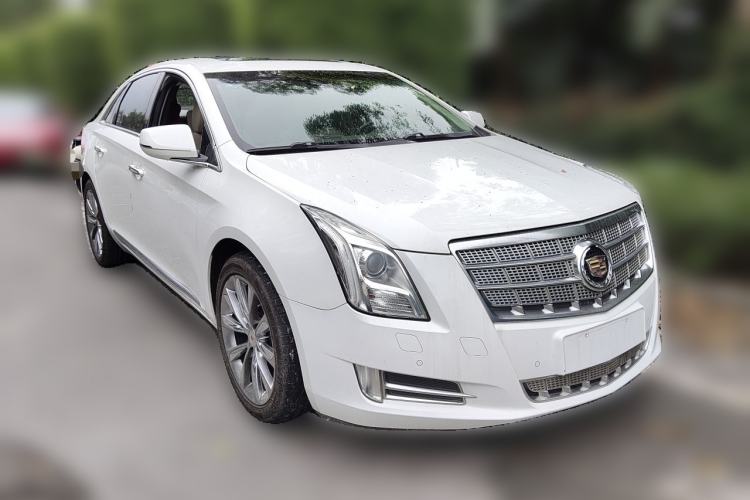 Used Cadillac XTS 2013 36S Platinum Edition Front Right 45 Deg
