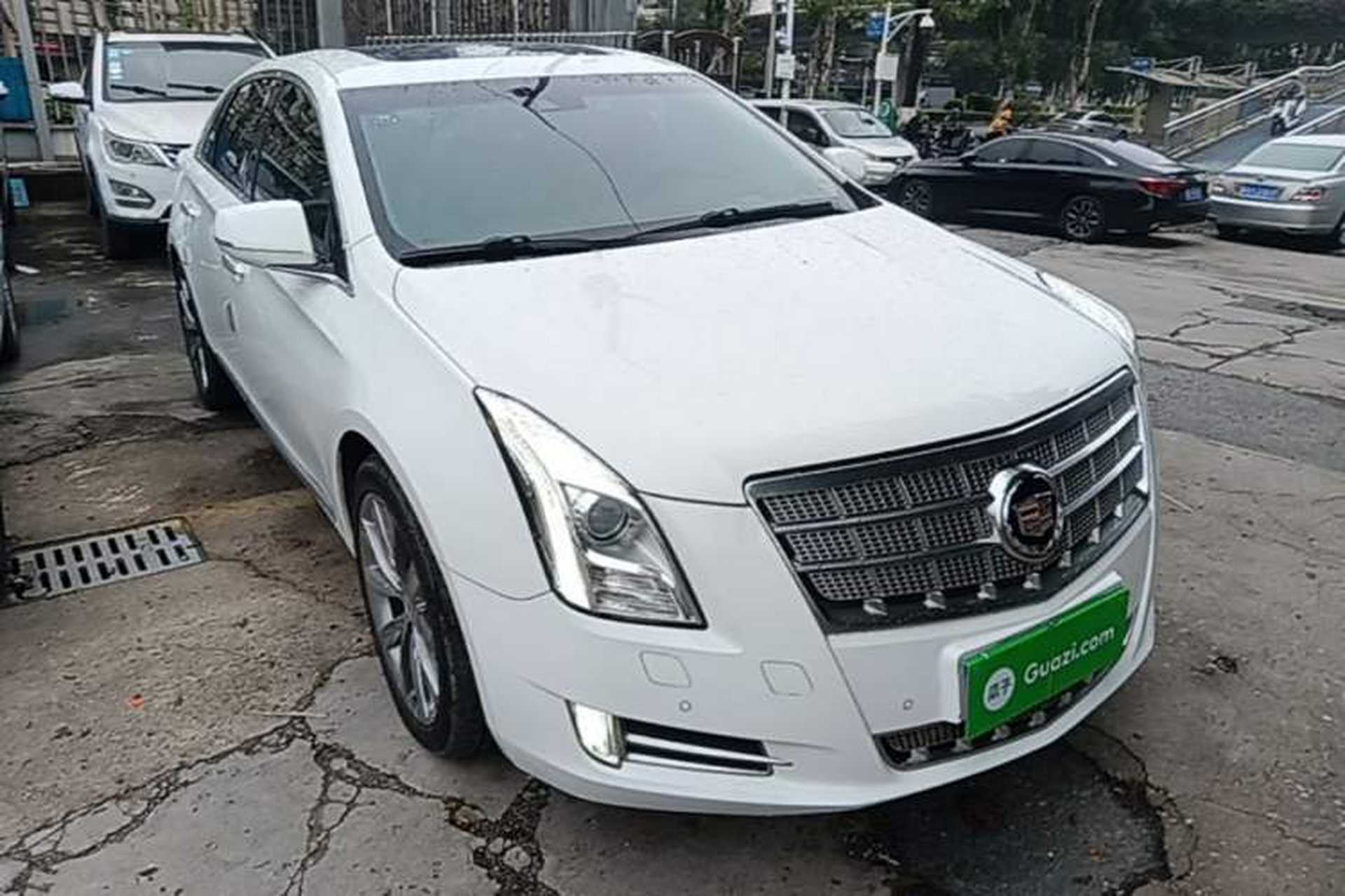 Used Cadillac XTS 2013 36S Platinum Edition Front Right 45 Deg