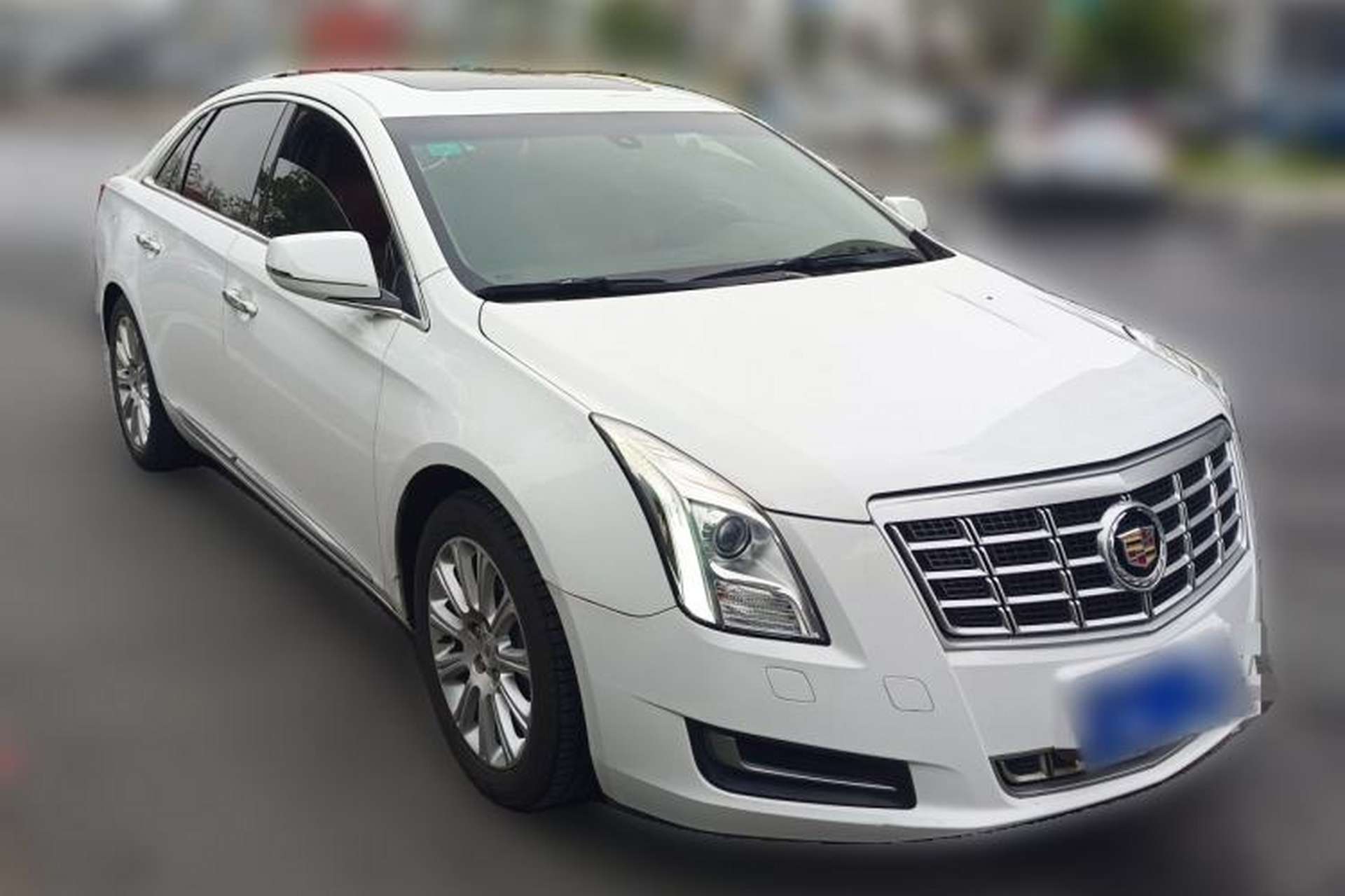 Used Cadillac XTS 2013 28T Luxury Model Front Right 45 Deg