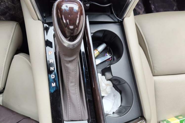 Used Cadillac XTS 2013 36S Platinum Edition Gear Lever