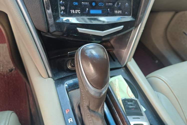 Used Cadillac XTS 2013 28T Comfort Model Gear Lever