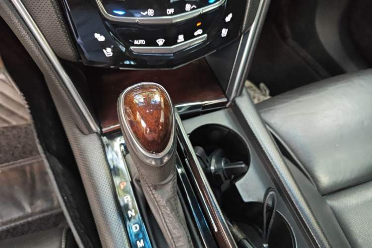 Used Cadillac XTS 2013 28T Luxury Model Gear Lever