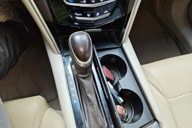 Used Cadillac XTS 2013 28T Comfort Model Gear Lever