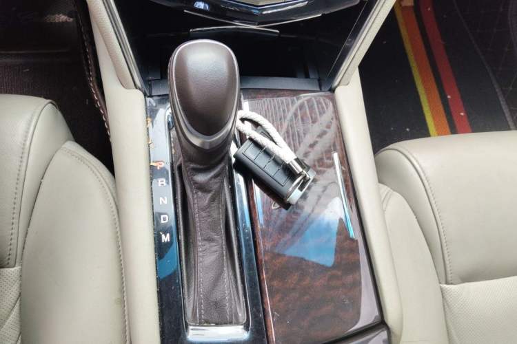 Used Cadillac XTS 2013 28T Comfort Model Gear Lever