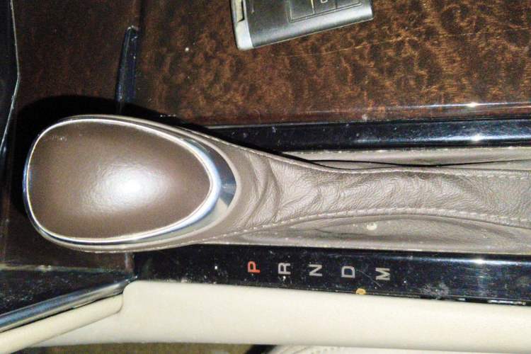 Used Cadillac XTS 2013 28T Comfort Model Gear Lever