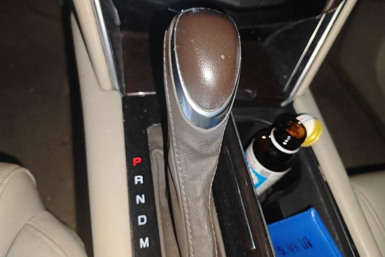 Used Cadillac XTS 2013 28T Elegant Model Gear Lever