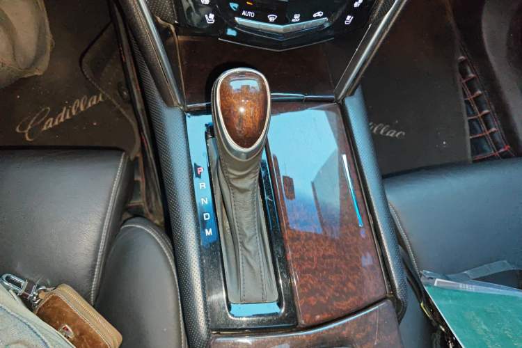 Used Cadillac XTS 2013 28T Leading Model Gear Lever