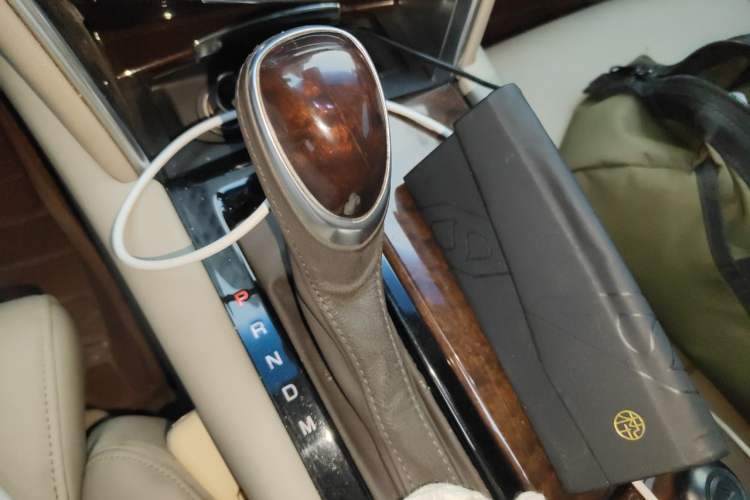 Used Cadillac XTS 2013 28T Luxury Model Gear Lever