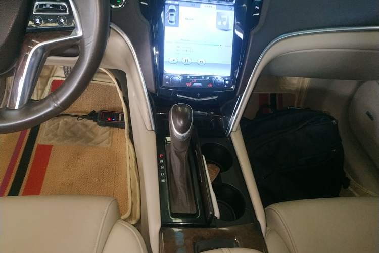 Used Cadillac XTS 2013 28T Comfort Model Gear Lever