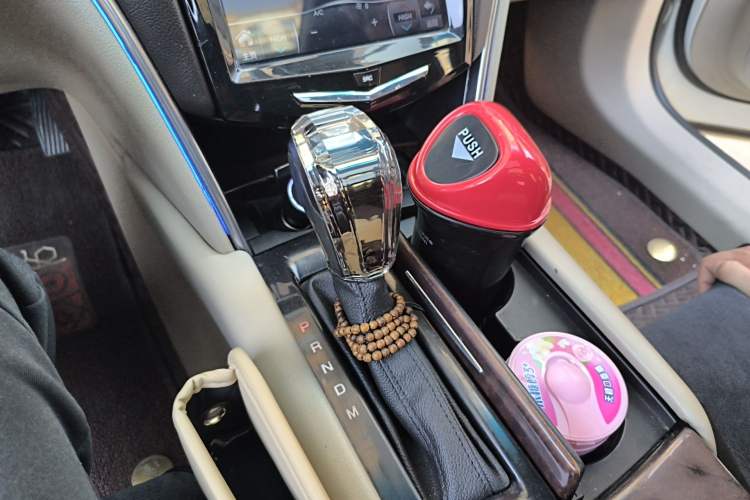 Used Cadillac XTS 2013 28T Comfort Model Gear Lever