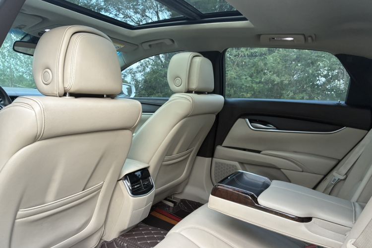 Used Cadillac XTS 2013 28T Comfort Model Interior 1