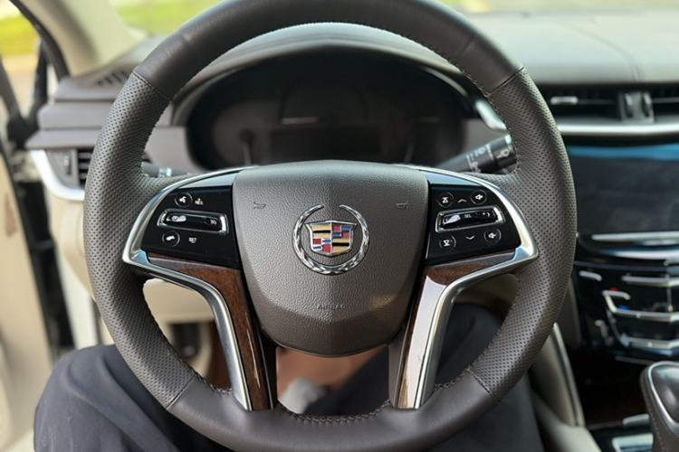 Used Cadillac XTS 2013 28T Comfort Model Interior 1