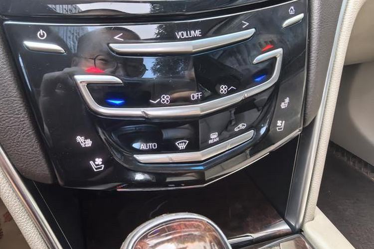 Used Cadillac XTS 2013 28T Leading Model Interior 2