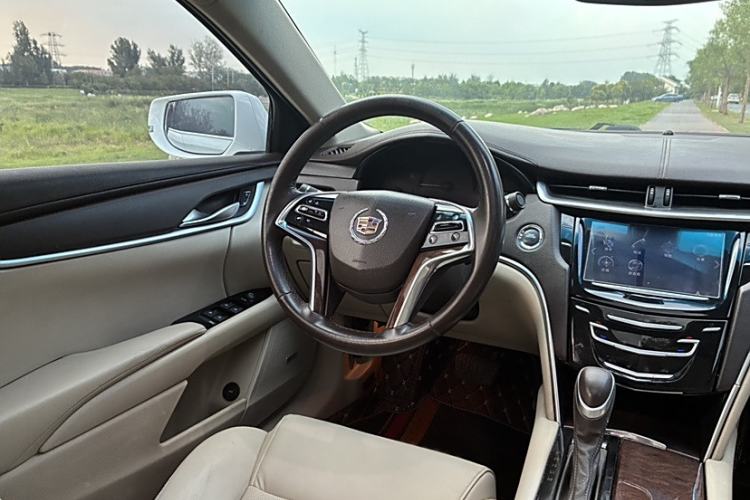 Used Cadillac XTS 2013 28T Comfort Model Interior 3