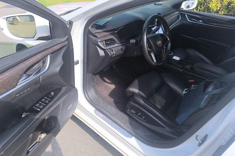 Used Cadillac XTS 2013 28T Leading Model Interior 3