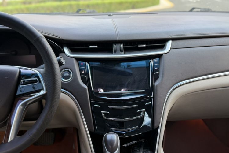 Used Cadillac XTS 2013 28T Comfort Model Interior 3