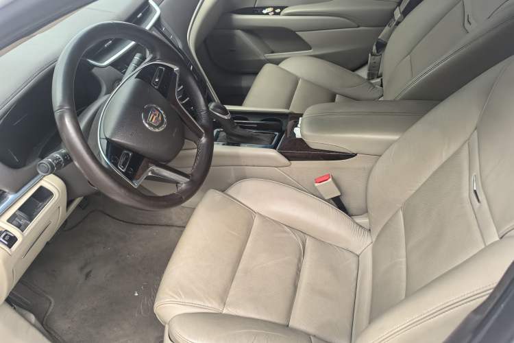 Used Cadillac XTS 2013 28T Comfort Model Interior 4