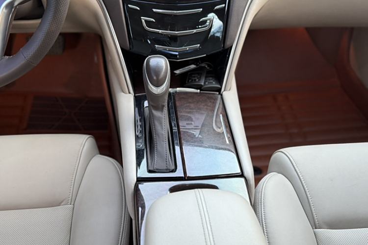 Used Cadillac XTS 2013 28T Comfort Model Interior 5