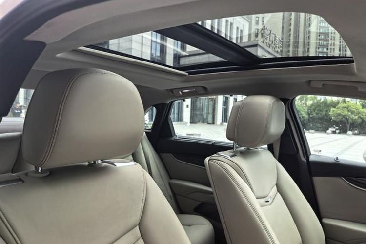 Used Cadillac XTS 2013 28T Leading Model Interior 8