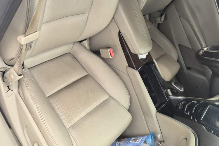 Used Cadillac XTS 2013 28T Comfort Model Interior 8