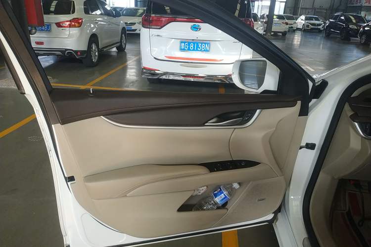 Used Cadillac XTS 2013 28T Comfort Model Left Front Door Interior