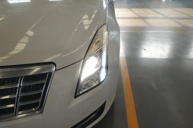 Used Cadillac XTS 2013 28T Comfort Model Left Front Headlight