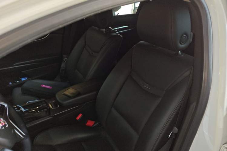 Used Cadillac XTS 2013 28T Luxury Model Left Front Seat