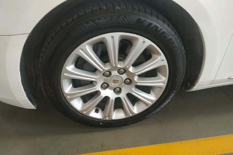 Used Cadillac XTS 2013 28T Comfort Model Left Front Wheel Hub