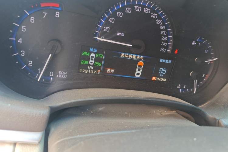 Used Cadillac XTS 2013 28T Comfort Model Odometer Close Up
