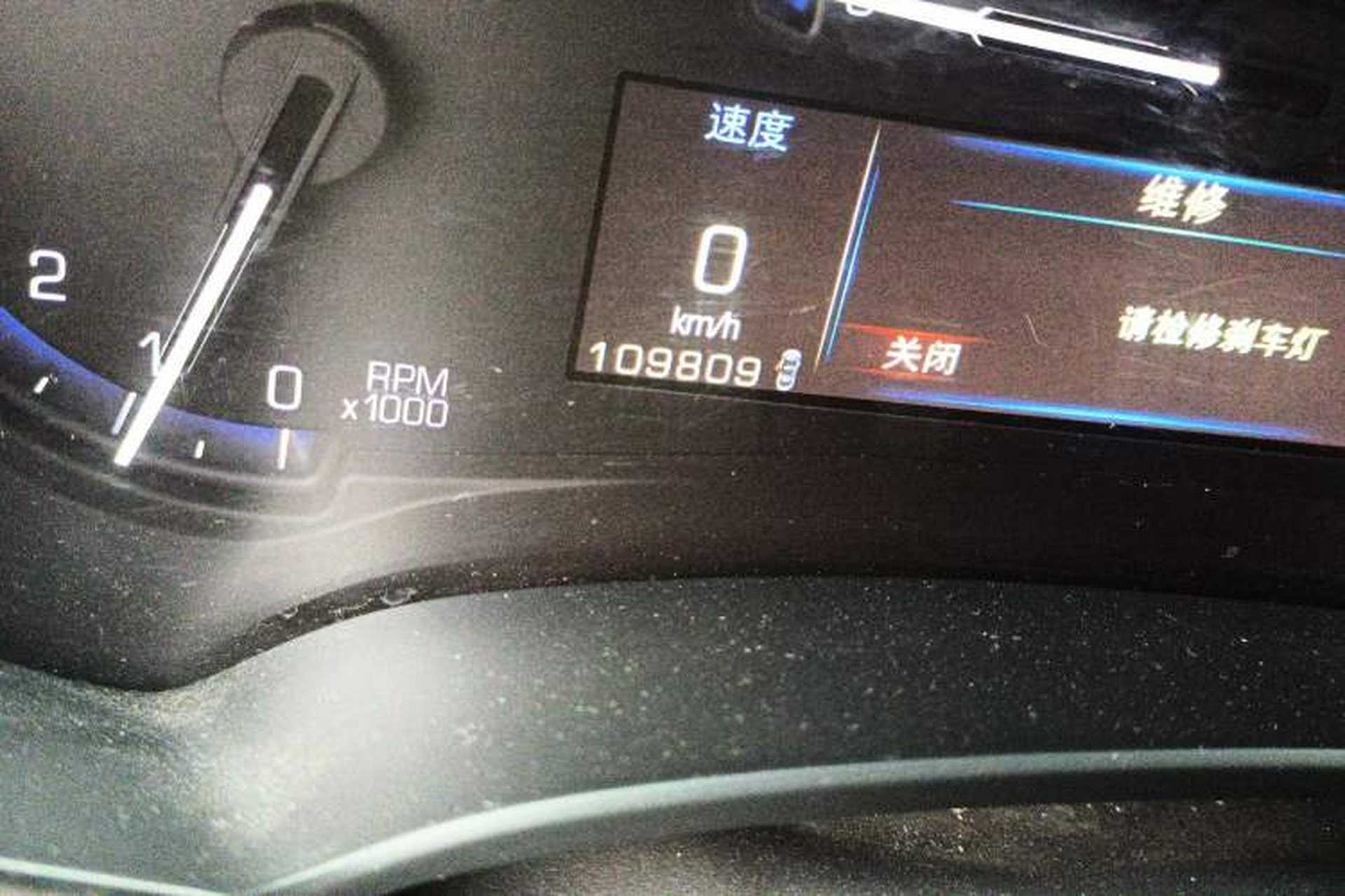 Used Cadillac XTS 2013 28T Luxury Model Odometer Close Up