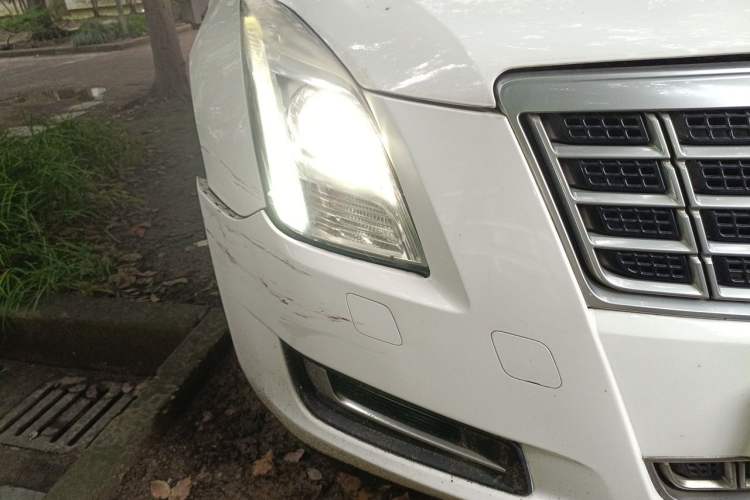 Used Cadillac XTS 2013 28T Comfort Model Right Front Headlight
