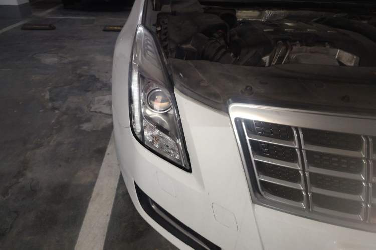 Used Cadillac XTS 2013 28T Comfort Model Right Front Headlight
