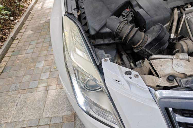 Used Cadillac XTS 2013 28T Luxury Model Right Front Headlight
