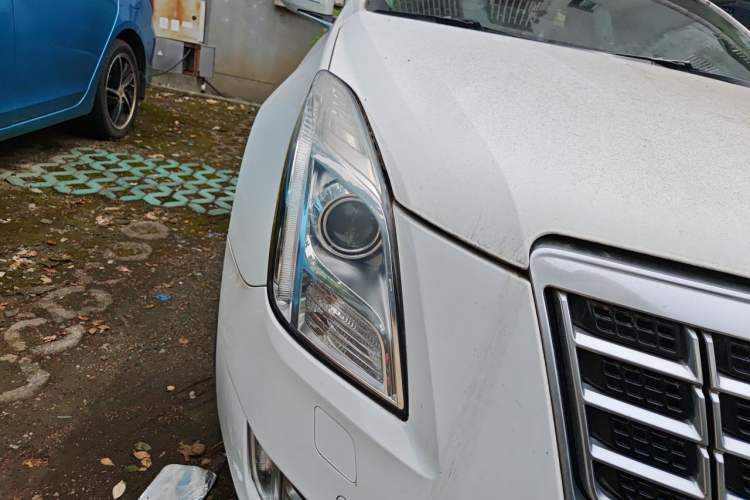 Used Cadillac XTS 2013 28T Luxury Model Right Front Headlight
