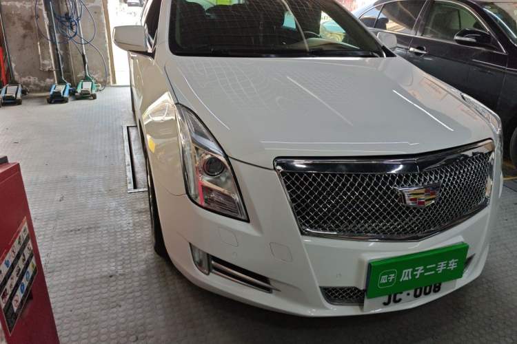 Used Cadillac XTS 2013 28T Luxury Model Right Front Headlight