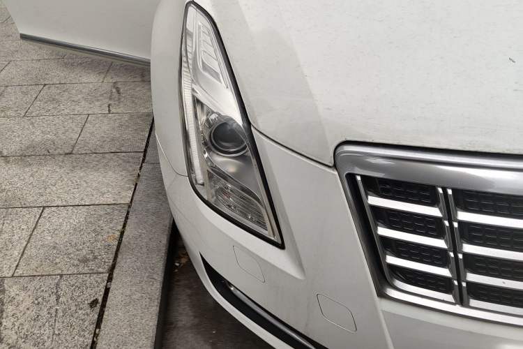 Used Cadillac XTS 2013 28T Comfort Model Right Front Headlight