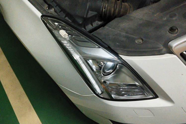 Used Cadillac XTS 2013 28T Comfort Model Right Front Headlight