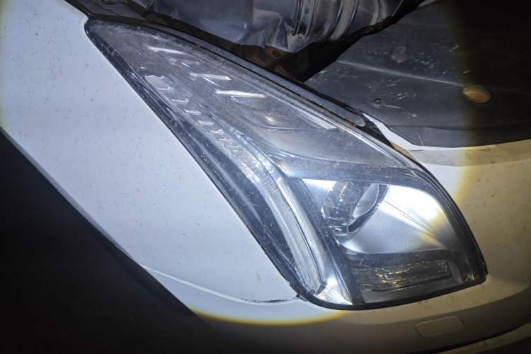 Used Cadillac XTS 2013 28T Elegant Model Right Front Headlight