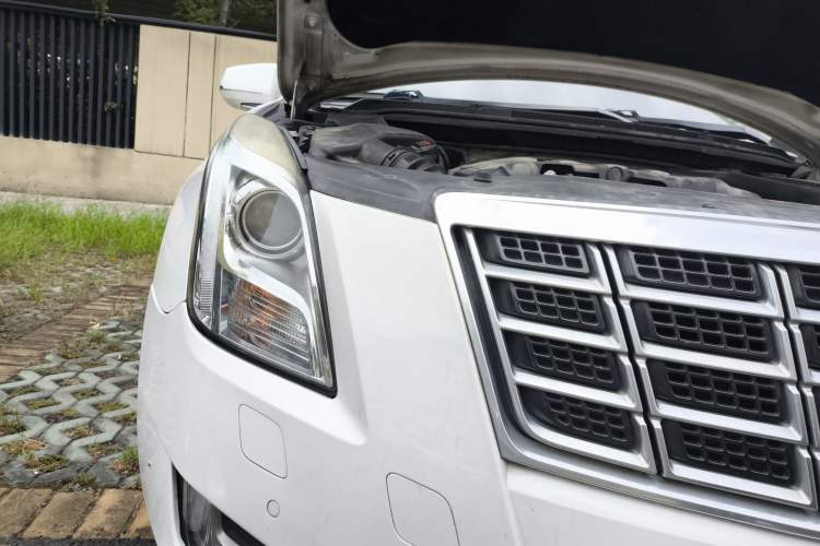 Used Cadillac XTS 2013 28T Luxury Model Right Front Headlight