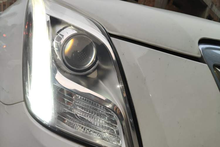 Used Cadillac XTS 2013 28T Luxury Model Right Front Headlight