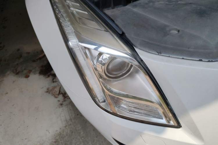 Used Cadillac XTS 2013 28T Comfort Model Right Front Headlight