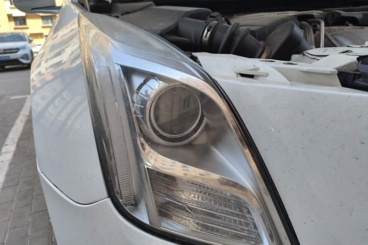 Used Cadillac XTS 2013 28T Comfort Model Right Front Headlight