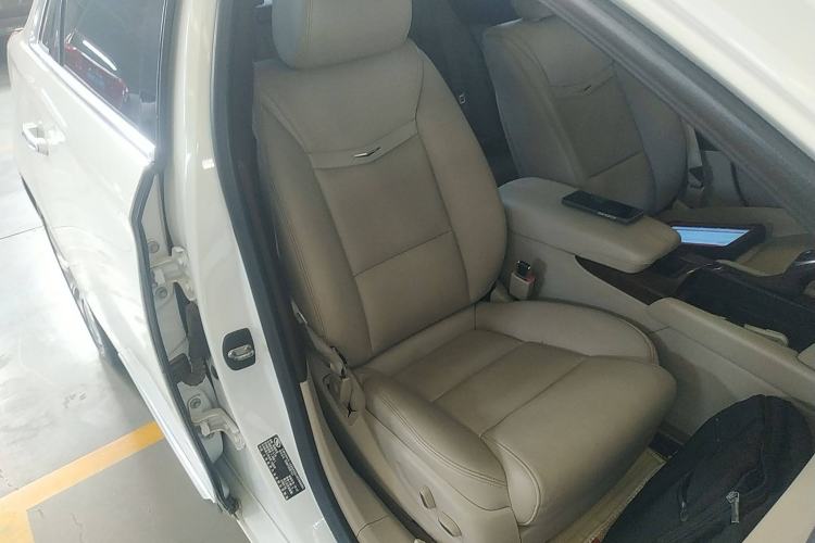 Used Cadillac XTS 2013 28T Comfort Model Right Front Seat