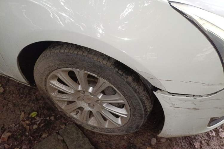 Used Cadillac XTS 2013 28T Comfort Model Right Front Wheel Hub