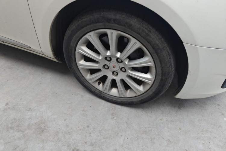 Used Cadillac XTS 2013 28T Comfort Model Right Front Wheel Hub
