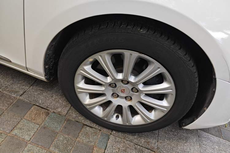 Used Cadillac XTS 2013 28T Luxury Model Right Front Wheel Hub
