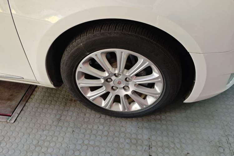 Used Cadillac XTS 2013 28T Luxury Model Right Front Wheel Hub