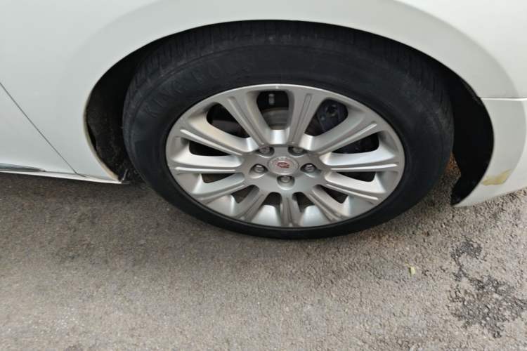 Used Cadillac XTS 2013 28T Comfort Model Right Front Wheel Hub